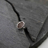 טבעת אבן רוז קוורץ גולמי בשיבוץ כסף בעבודת יד